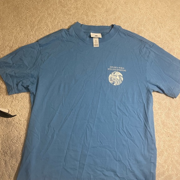 Light blue oversized graphic tshirt🌎🗺️ - Picture 5 of 5